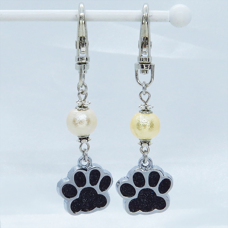 肉球とコットンパール(2種)を組み合わせた可愛いチャームのキーホルダー バッグチャーム マスクチャーム 猫 犬