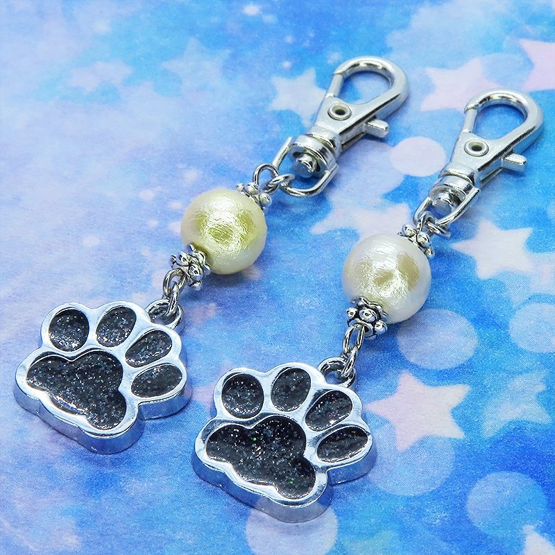 肉球とコットンパール(2種)を組み合わせた可愛いチャームのキーホルダー バッグチャーム マスクチャーム 猫 犬