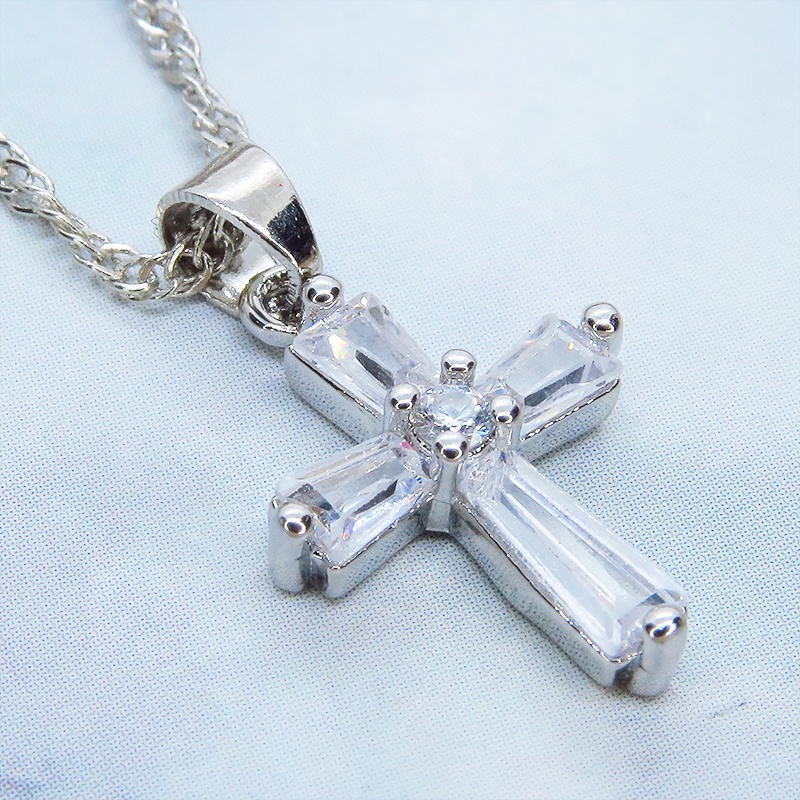 クリアガラスのコンパクトなロザリオチャームのネックレス スクリューチェーン アジャスター追加可