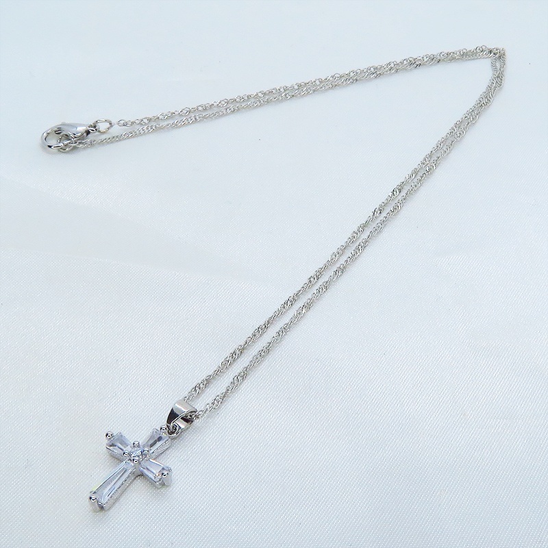 クリアガラスのコンパクトなロザリオチャームのネックレス スクリューチェーン アジャスター追加可