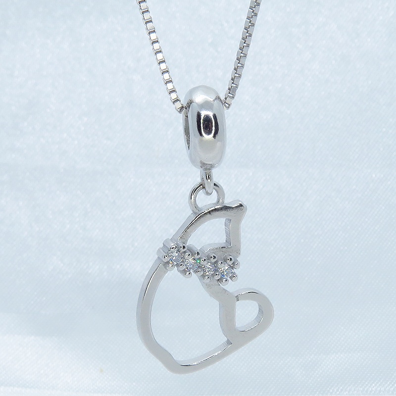 シルバー925 猫シルエットモチーフの大人可愛いペンダント・ネックレス キュービックジルコニア アジャスター追加可