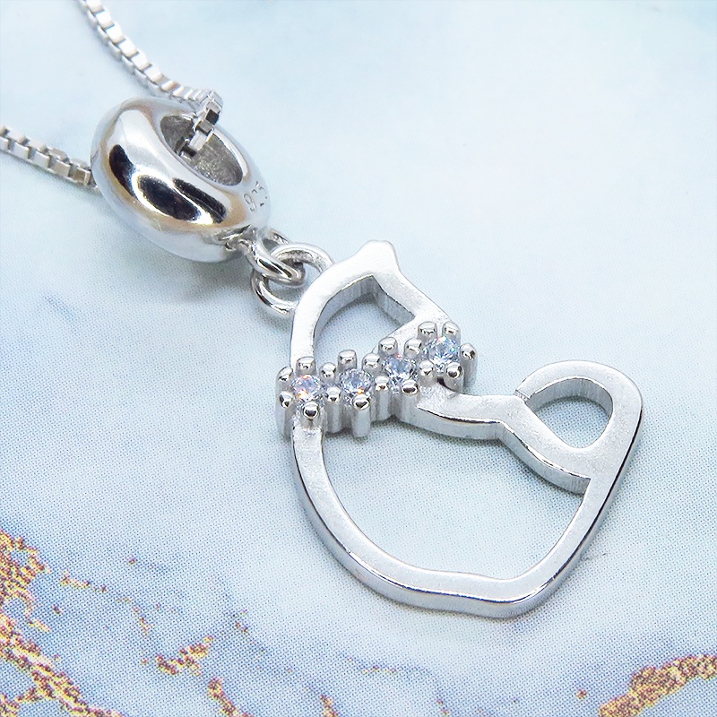 シルバー925 猫シルエットモチーフの大人可愛いペンダント・ネックレス キュービックジルコニア アジャスター追加可