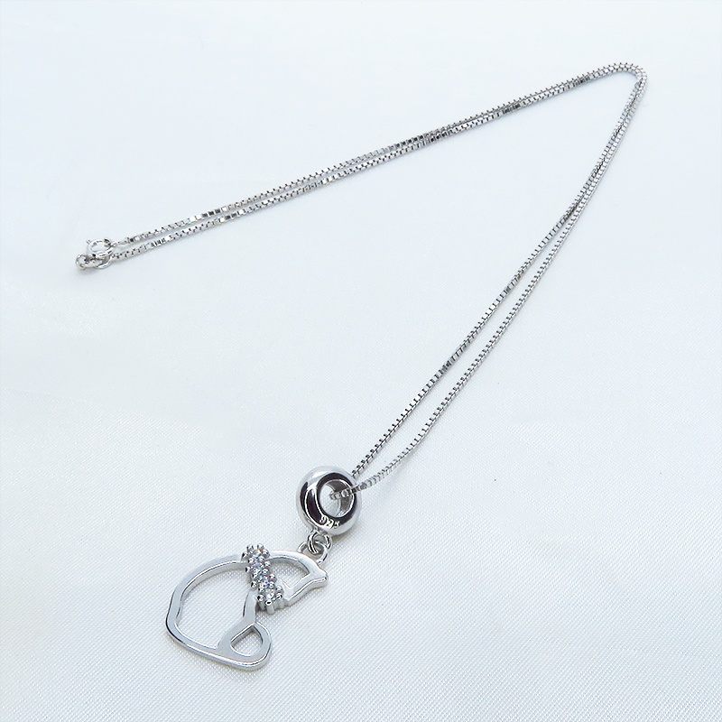 シルバー925 猫シルエットモチーフの大人可愛いペンダント・ネックレス キュービックジルコニア アジャスター追加可