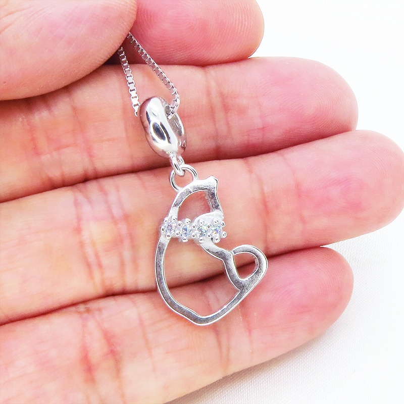 シルバー925 猫シルエットモチーフの大人可愛いペンダント・ネックレス キュービックジルコニア アジャスター追加可
