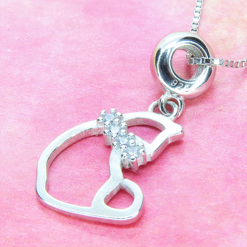 シルバー925 猫シルエットモチーフの大人可愛いペンダント・ネックレス キュービックジルコニア アジャスター追加可