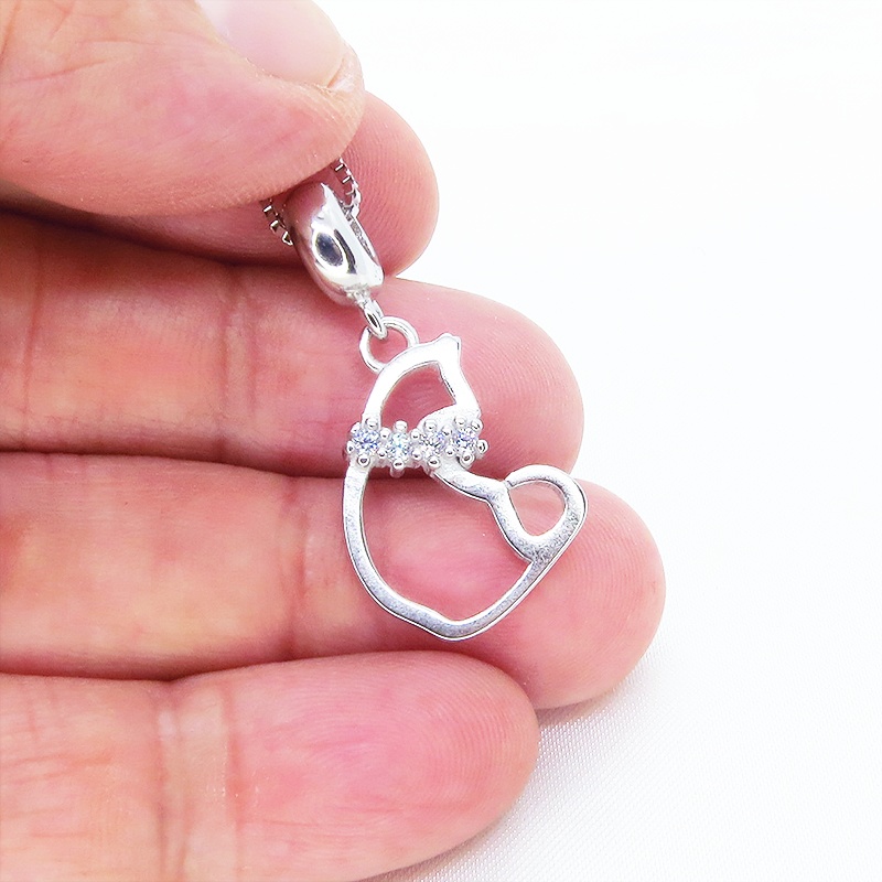 シルバー925 猫シルエットモチーフの大人可愛いペンダント・ネックレス キュービックジルコニア アジャスター追加可