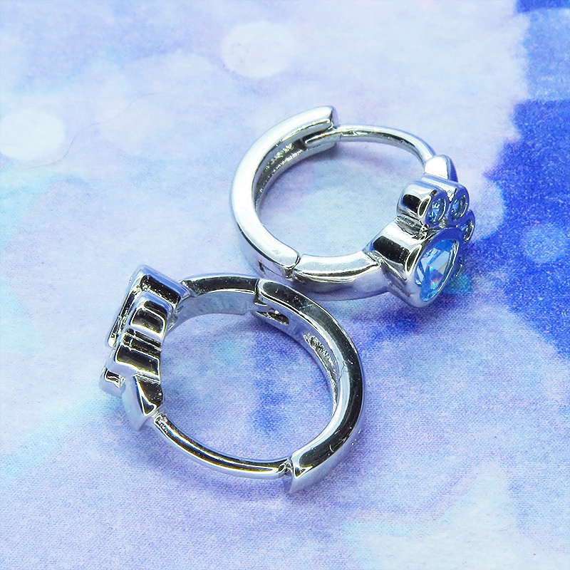 【再販3】シルバー925 ブルージルコンが輝く肉球モチーフのフープピアス リングピアス 猫 犬
