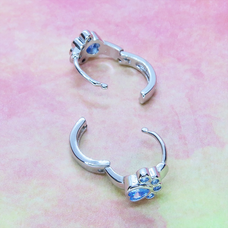 【再販3】シルバー925 ブルージルコンが輝く肉球モチーフのフープピアス リングピアス 猫 犬