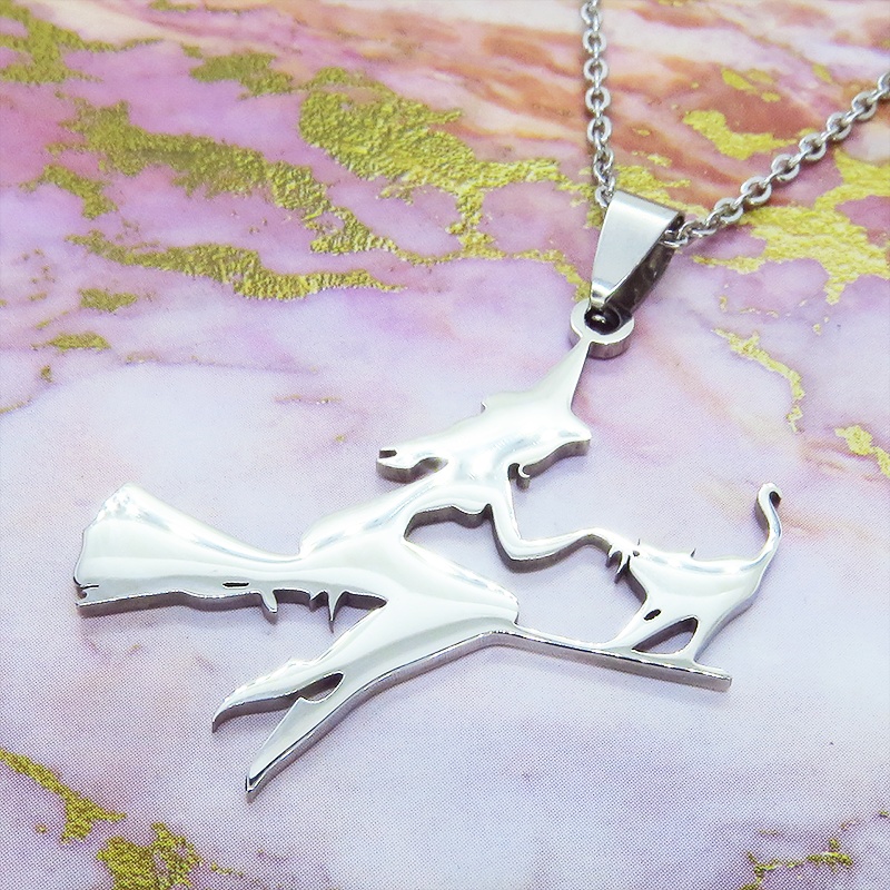 ステンレス製 ホウキにまたがる魔女と猫のペンダントネックレス シルバーカラー 魔法使い 猫 シルエット