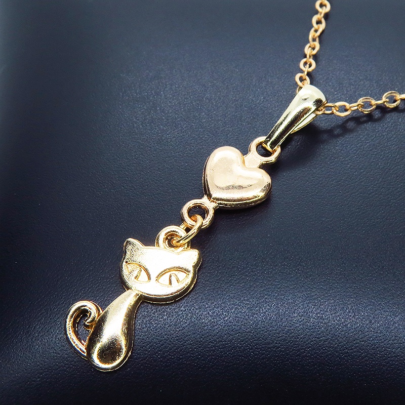 マットゴールド 猫とハートのシンプルでコンパクトな可愛いネックレス 長さ変更可