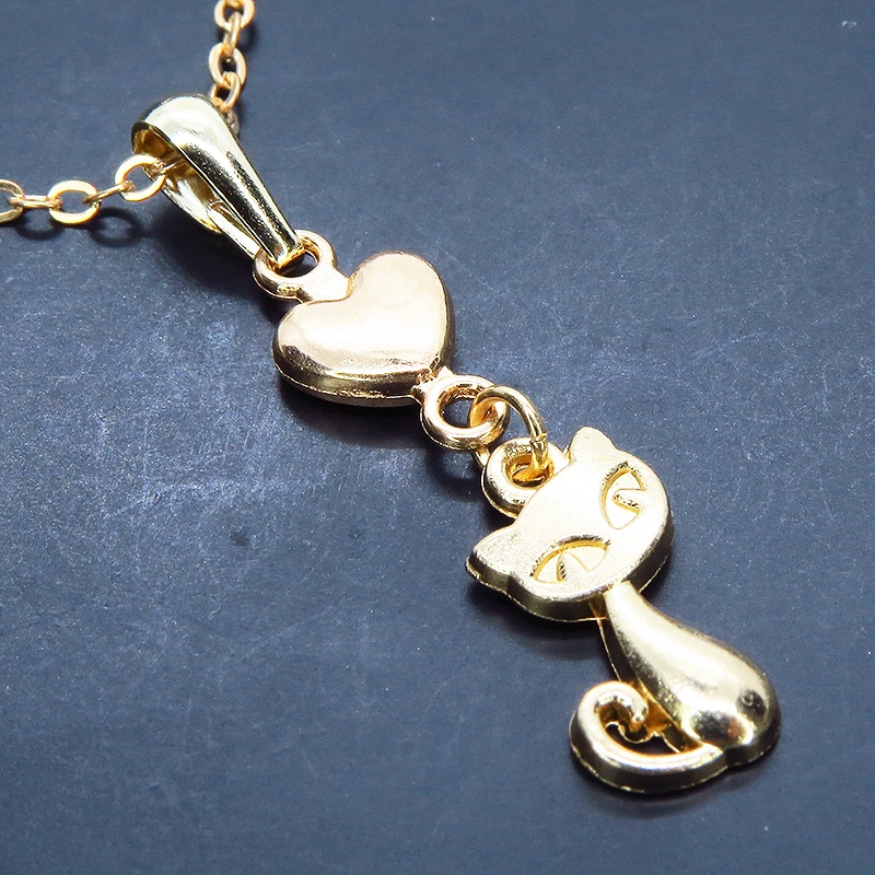 マットゴールド 猫とハートのシンプルでコンパクトな可愛いネックレス 長さ変更可
