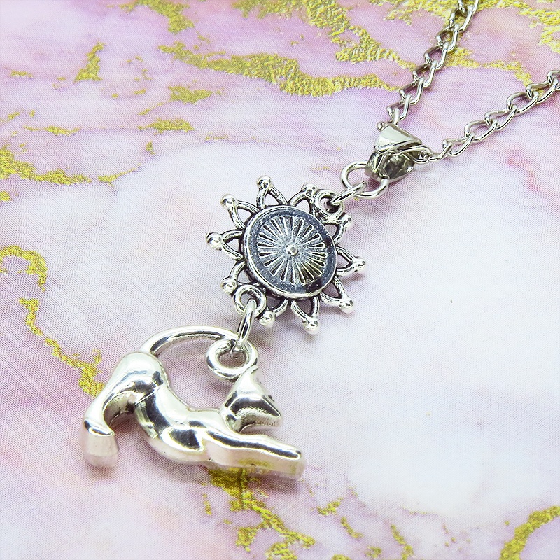 シルバーカラー のび猫とひまわりモチーフをつなげたネックレス ターコイズ 長さ変更可 SV925変更可