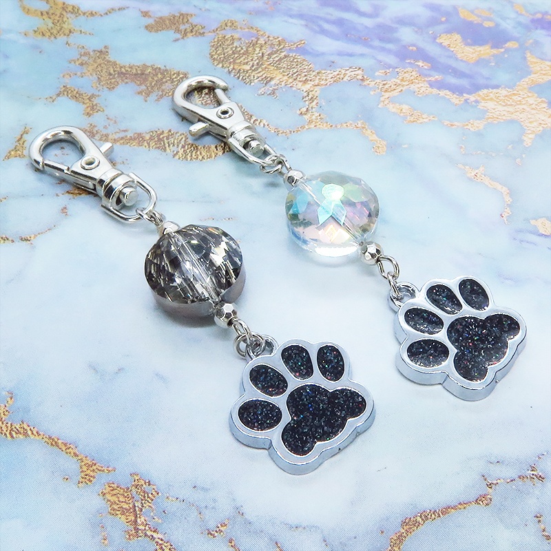 肉球とビーズ(クリア・ブラック)を組み合わせた可愛いチャームのキーホルダー バッグチャーム マスクチャーム 猫 犬