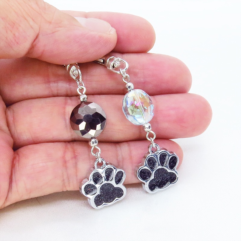 肉球とビーズ(クリア・ブラック)を組み合わせた可愛いチャームのキーホルダー バッグチャーム マスクチャーム 猫 犬