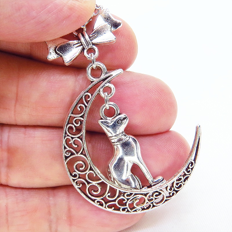 猫の神様 アンティークシルバーのバステト神と透かし三日月の大人可愛いネックレス ムーン リボン アジャスター付