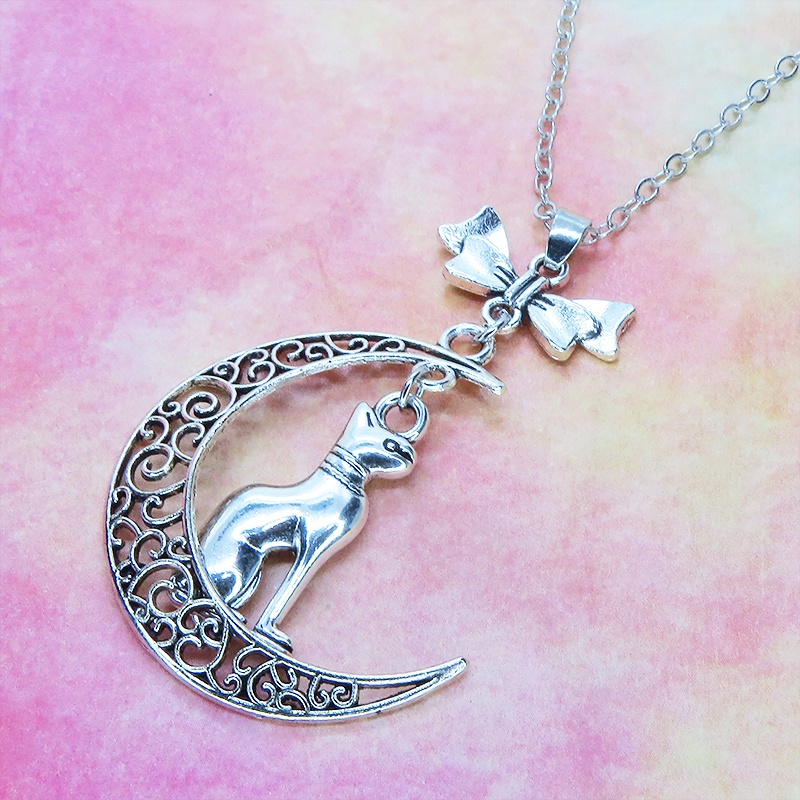 猫の神様 アンティークシルバーのバステト神と透かし三日月の大人可愛いネックレス ムーン リボン アジャスター付
