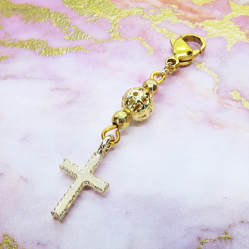 マスクチャーム ゴールドカラー ラインストーンのロザリオとメタルビーズを組み合わせたシンプルなチャーム