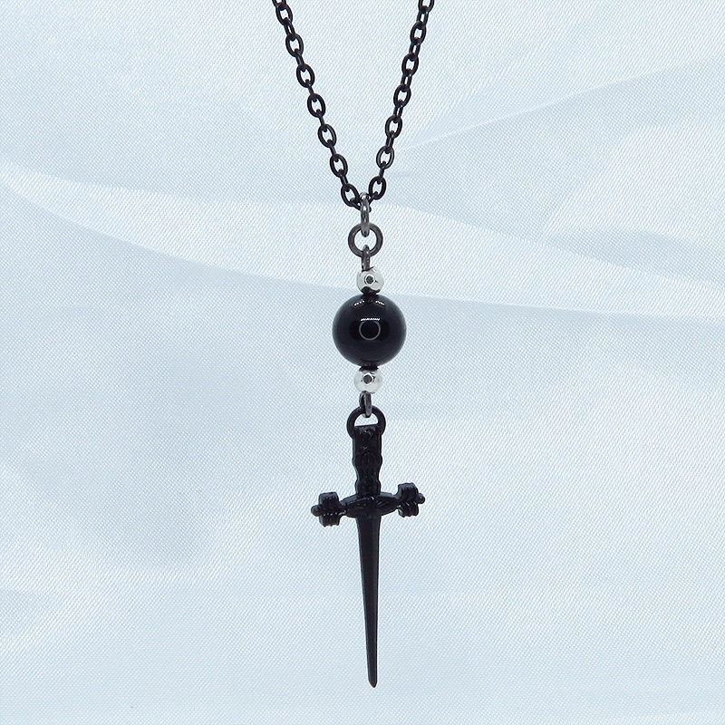 ブラックカラー 細身のソード(剣)とオニキスを組み合わせたペンダント・ネックレス ゴシック パンク