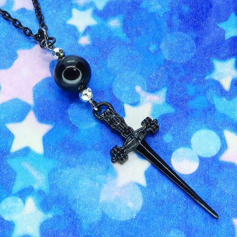ブラックカラー 細身のソード(剣)とオニキスを組み合わせたペンダント・ネックレス ゴシック パンク