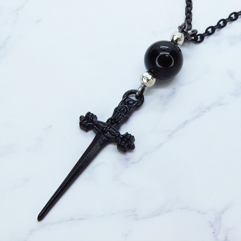 ブラックカラー 細身のソード(剣)とオニキスを組み合わせたペンダント・ネックレス ゴシック パンク