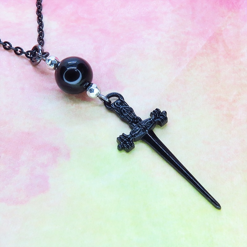 ブラックカラー 細身のソード(剣)とオニキスを組み合わせたペンダント・ネックレス ゴシック パンク