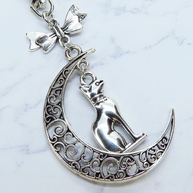 猫の神様 アンティークシルバーのバステト神と透かし三日月の大人可愛いキーホルダー ムーン リボン