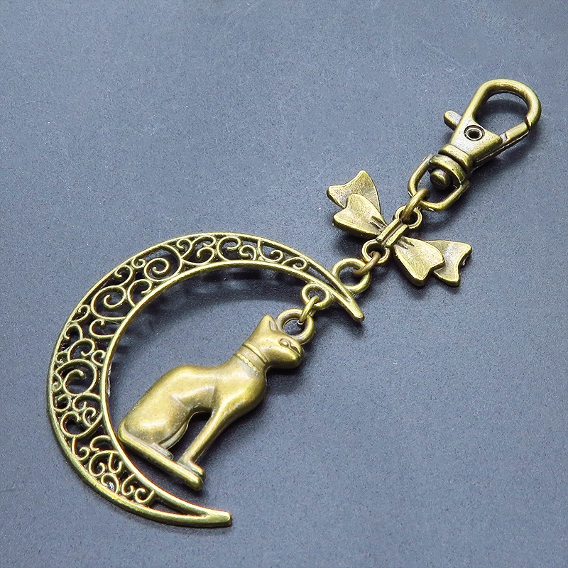 猫の神様 アンティークゴールドのバステト神と透かし三日月の大人可愛いキーホルダー ムーン リボン