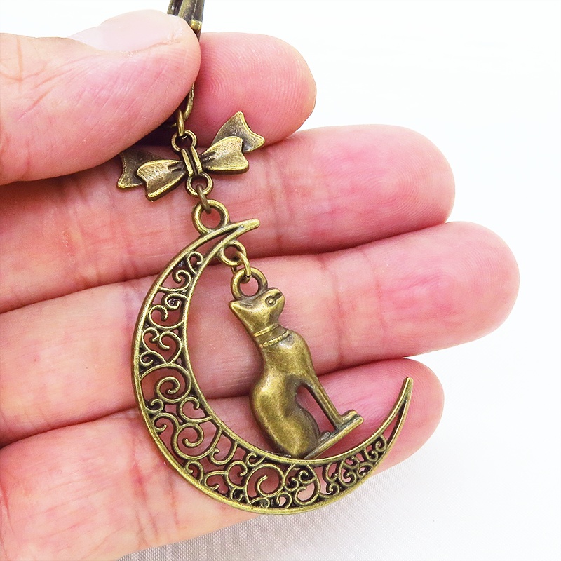 猫の神様 アンティークゴールドのバステト神と透かし三日月の大人可愛いキーホルダー ムーン リボン