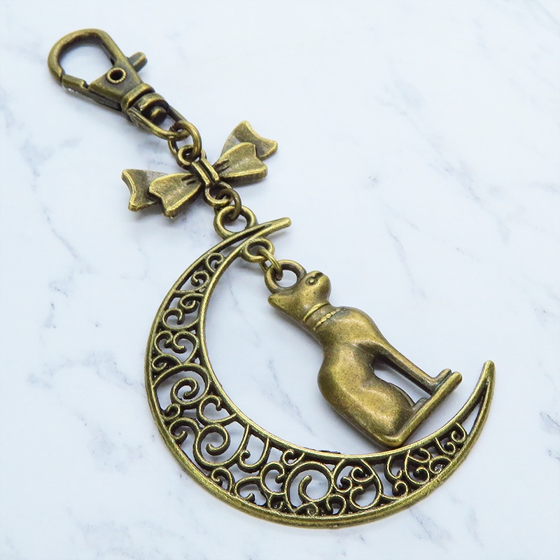猫の神様 アンティークゴールドのバステト神と透かし三日月の大人可愛いキーホルダー ムーン リボン