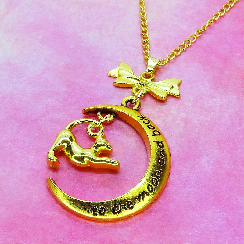 ゴールドカラー のび猫と三日月を組み合わせたペンダント・ネックレス リボン 長さ・SV925変更可 アジャスター追加可