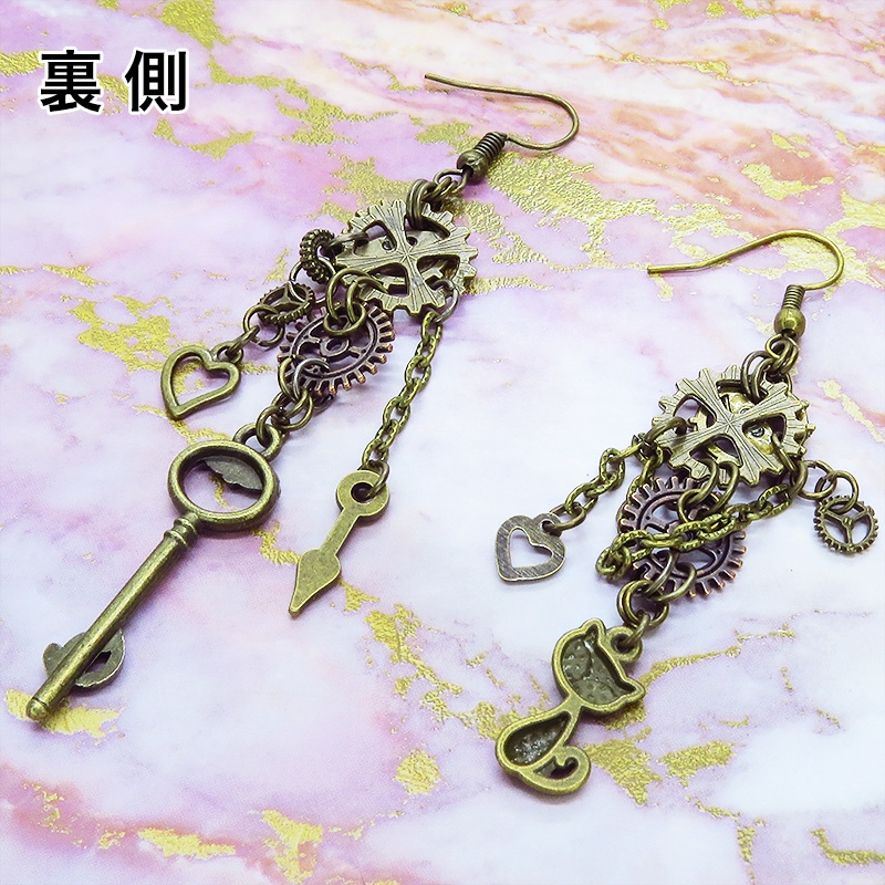 アンティークゴールド スチームパンク風 猫と歯車のアシンメトリーピアス チェーン ハート カギ 時計の針 コンパクト