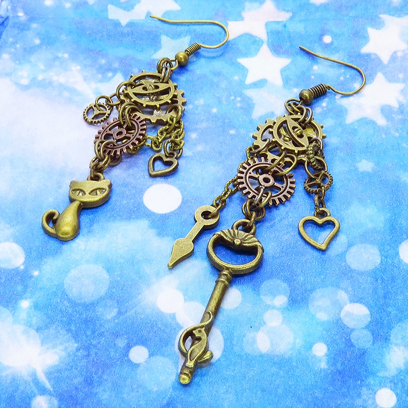 アンティークゴールド スチームパンク風 猫と歯車のアシンメトリーピアス チェーン ハート カギ 時計の針 コンパクト