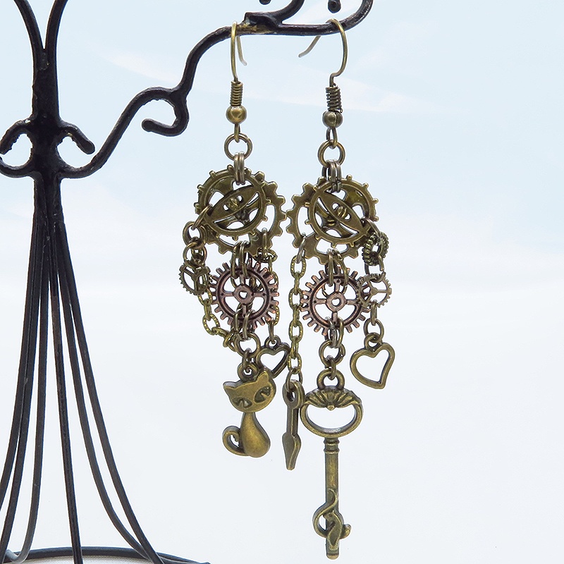 アンティークゴールド スチームパンク風 猫と歯車のアシンメトリーピアス チェーン ハート カギ 時計の針 コンパクト
