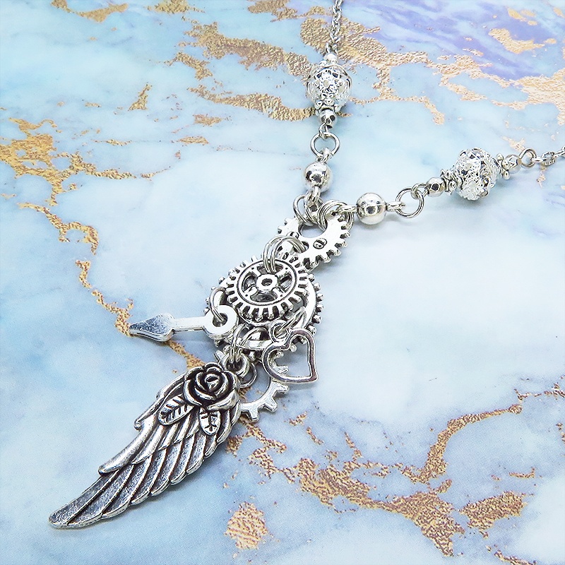 アンティークシルバー 翼と歯車を組合せたスチームパンク風ネックレス ロングチェーン 羽 フェザー ハート 時計の針
