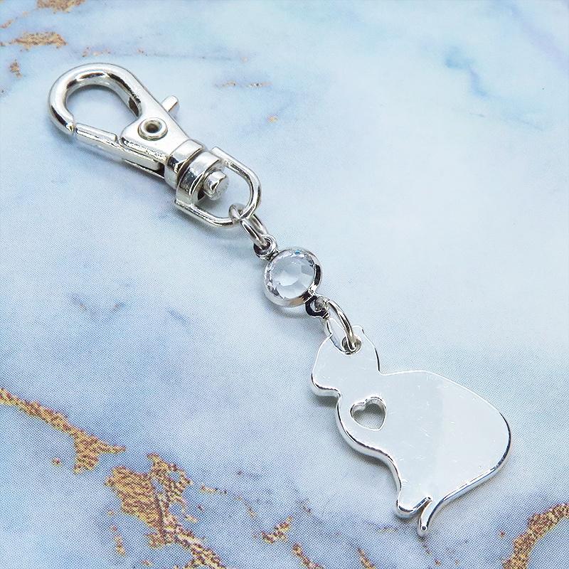 シルバーカラー 猫シルエットモチーフとラインストーンのキーホルダー バッグチャーム シンプル クリア