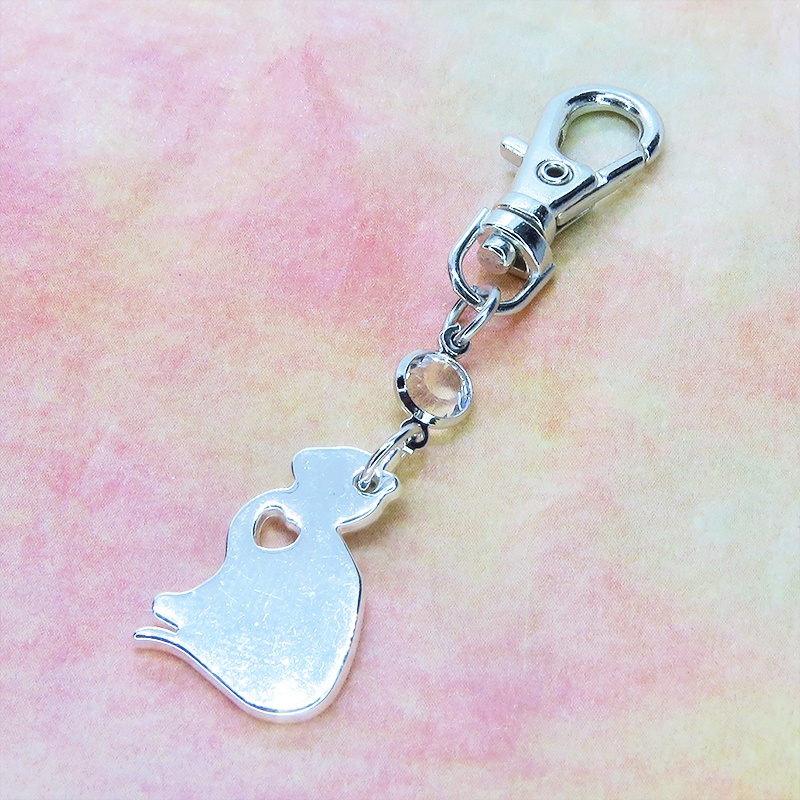 シルバーカラー 猫シルエットモチーフとラインストーンのキーホルダー バッグチャーム シンプル クリア