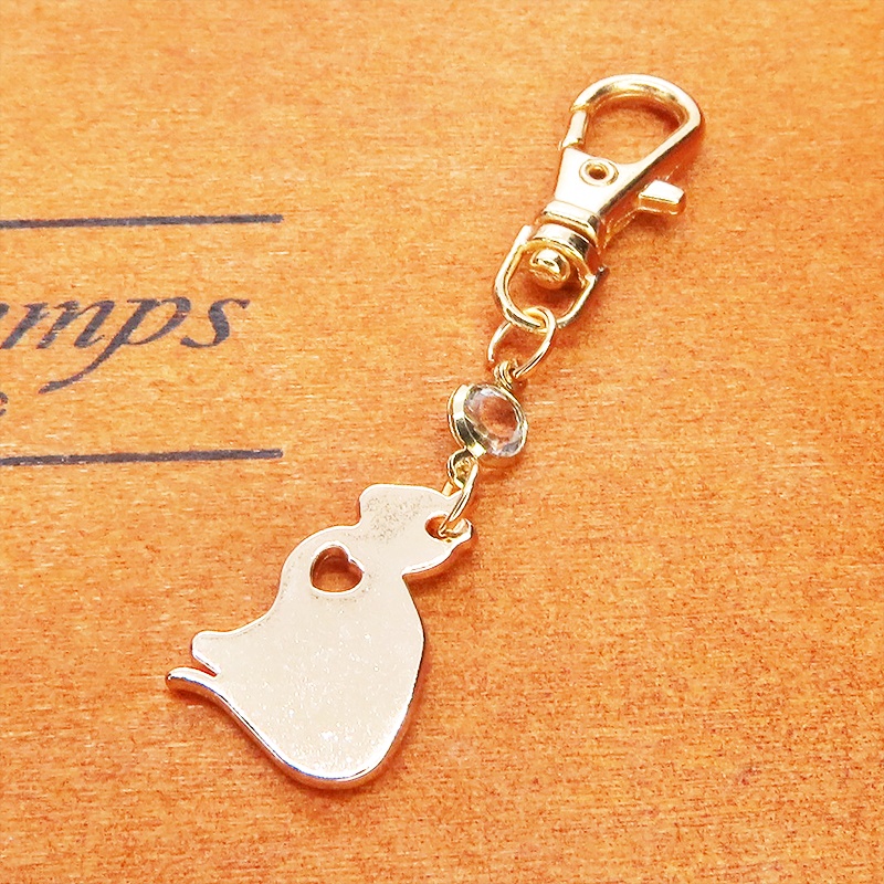 ゴールドカラー 猫シルエットモチーフとラインストーンのキーホルダー バッグチャーム シンプル クリア