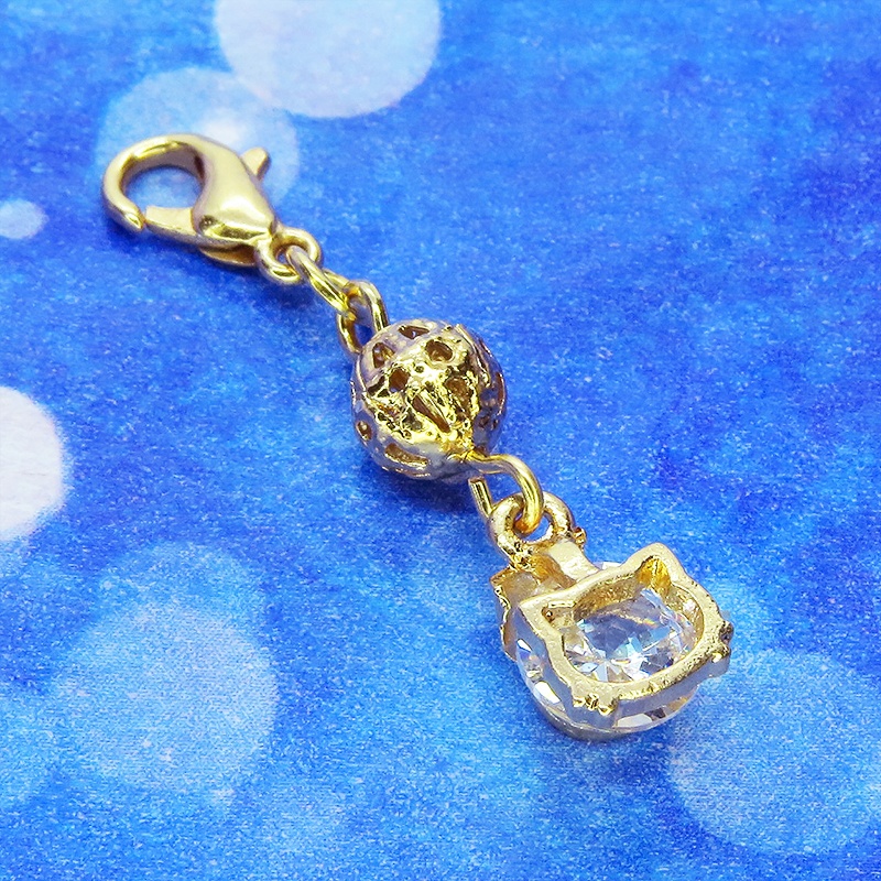 マスクチャーム ゴールドカラーの猫フェイスフレームのキュービックジルコニアとメタルビーズのチャーム