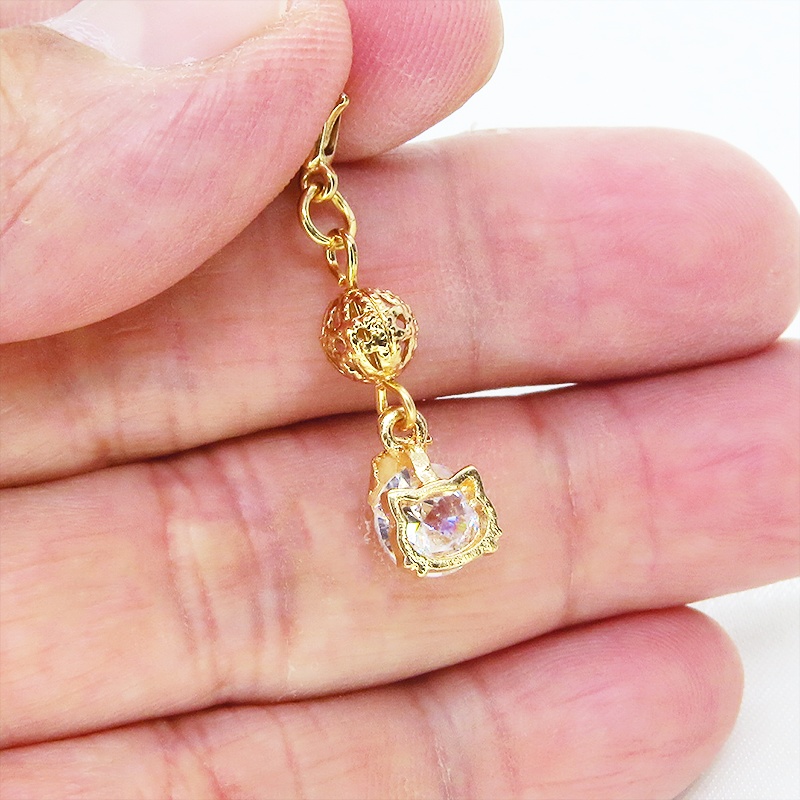 マスクチャーム ゴールドカラーの猫フェイスフレームのキュービックジルコニアとメタルビーズのチャーム