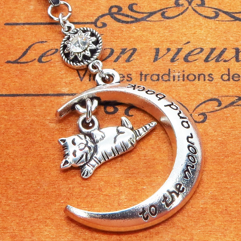 アンティークシルバー 寝そべる猫と三日月のチャームのネックレス ラインストーン 長さ変更可 アジャスター可 SV925可