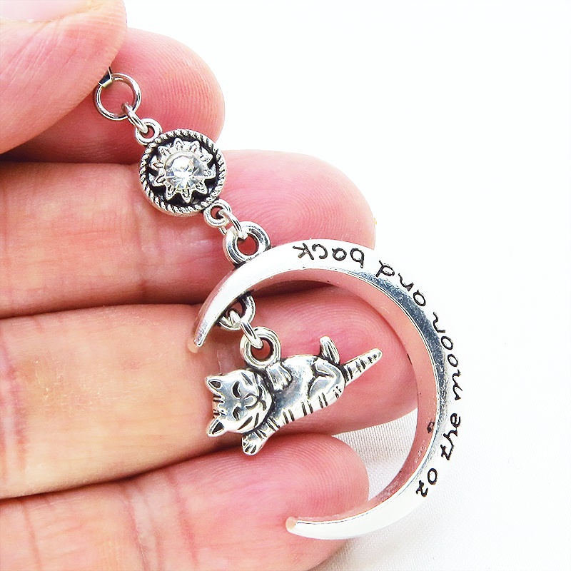 アンティークシルバー 寝そべる猫と三日月のチャームのネックレス ラインストーン 長さ変更可 アジャスター可 SV925可
