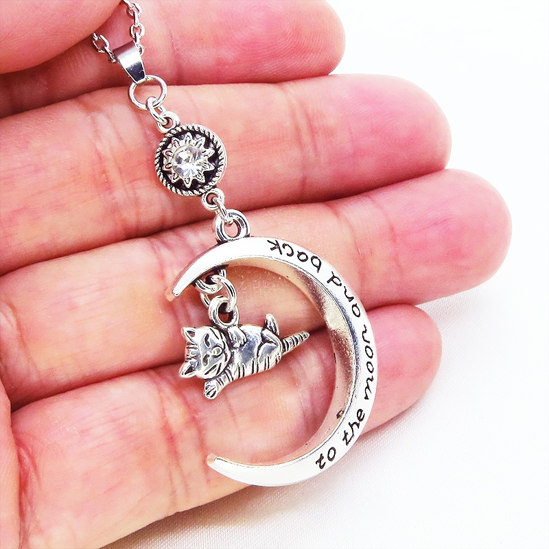 アンティークシルバー 寝そべる猫と三日月のチャームのネックレス ラインストーン 長さ変更可 アジャスター可 SV925可