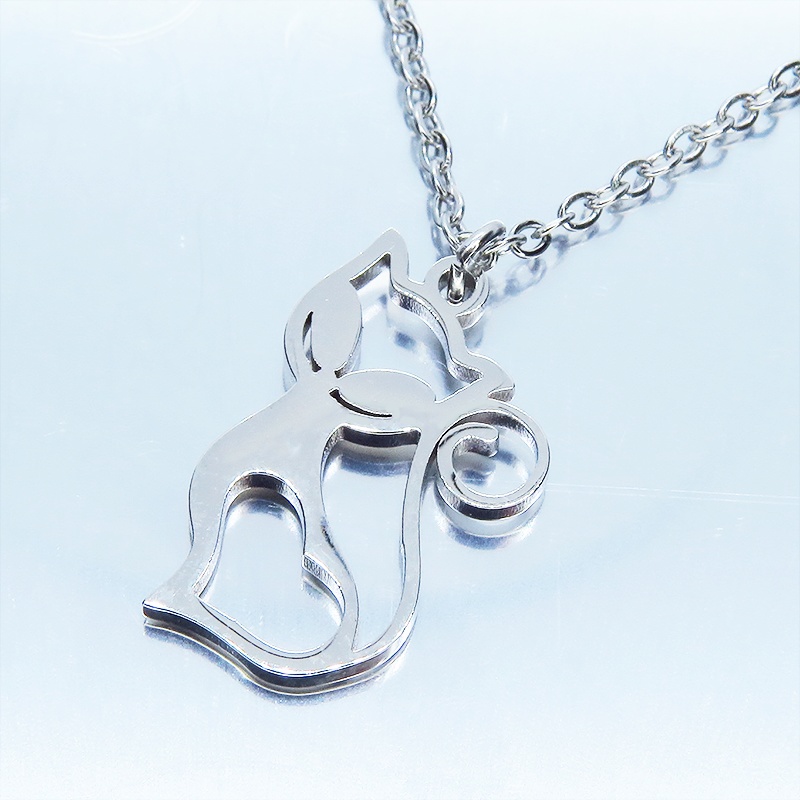 ステンレス製 シルバーカラー 柔らかい曲線の可愛い猫モチーフのネックレス ダイカット ハート アジャスター追加可