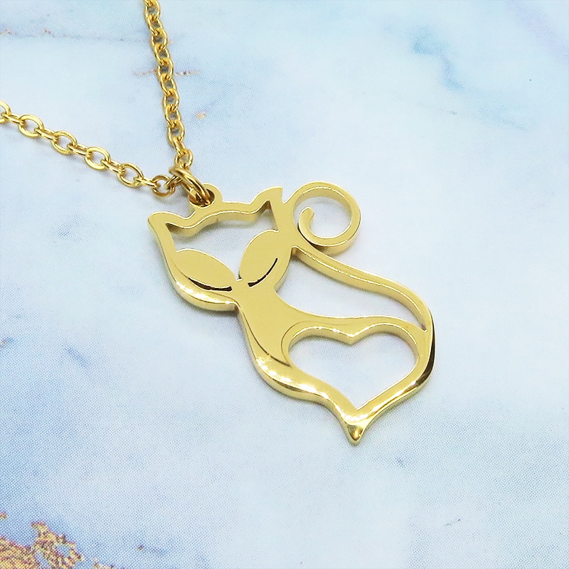ステンレス製 ゴールドカラー 柔らかい曲線の可愛い猫モチーフのネックレス ダイカット ハート アジャスター追加可