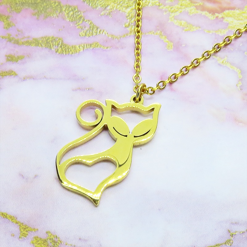 ステンレス製 ゴールドカラー 柔らかい曲線の可愛い猫モチーフのネックレス ダイカット ハート アジャスター追加可