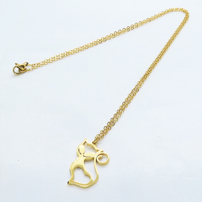 ステンレス製 ゴールドカラー 柔らかい曲線の可愛い猫モチーフのネックレス ダイカット ハート アジャスター追加可