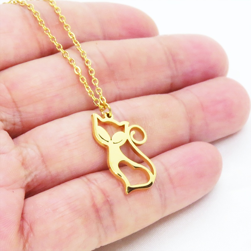 ステンレス製 ゴールドカラー 柔らかい曲線の可愛い猫モチーフのネックレス ダイカット ハート アジャスター追加可
