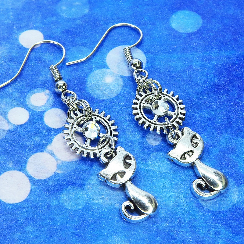 アンティークシルバー 猫と歯車を組合せたピアス スチームパンク風 ラインストーン サージカル可