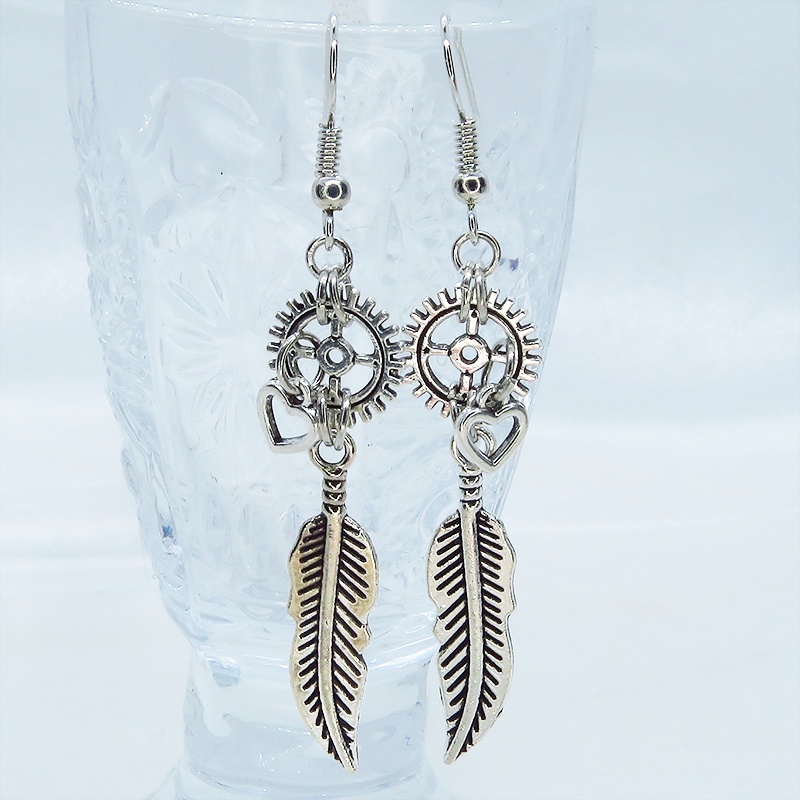 アンティークシルバー フェザーと歯車を組合せたスリムなピアス スチームパンク風 ハート