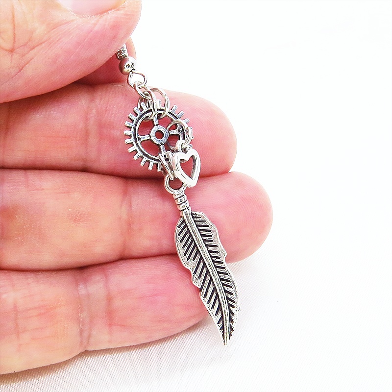 アンティークシルバー フェザーと歯車を組合せたスリムなピアス スチームパンク風 ハート
